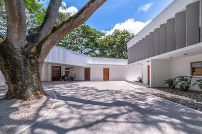 Luxury Villa Photo #22