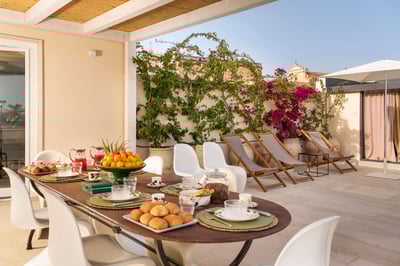 Luxury Villa Photo #6