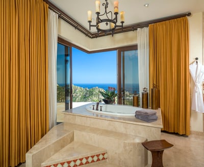 Luxury Villa Photo #30