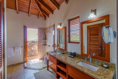Luxury Villa Photo #22