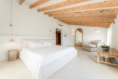 Luxury Villa Photo #30