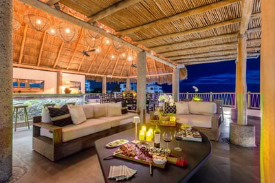 Luxury Villa Photo #12