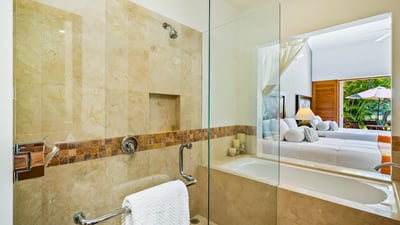 Luxury Villa Photo #26
