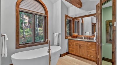 Bedroom 1, Main Level - Primary ensuite bathtub