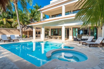 Luxury Villa Photo #12
