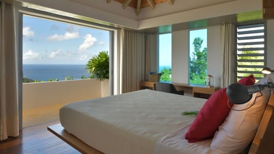 Bedroom 1: On the upper level. Air conditioning, king size bed, safe. Adjoining bathroom with shower