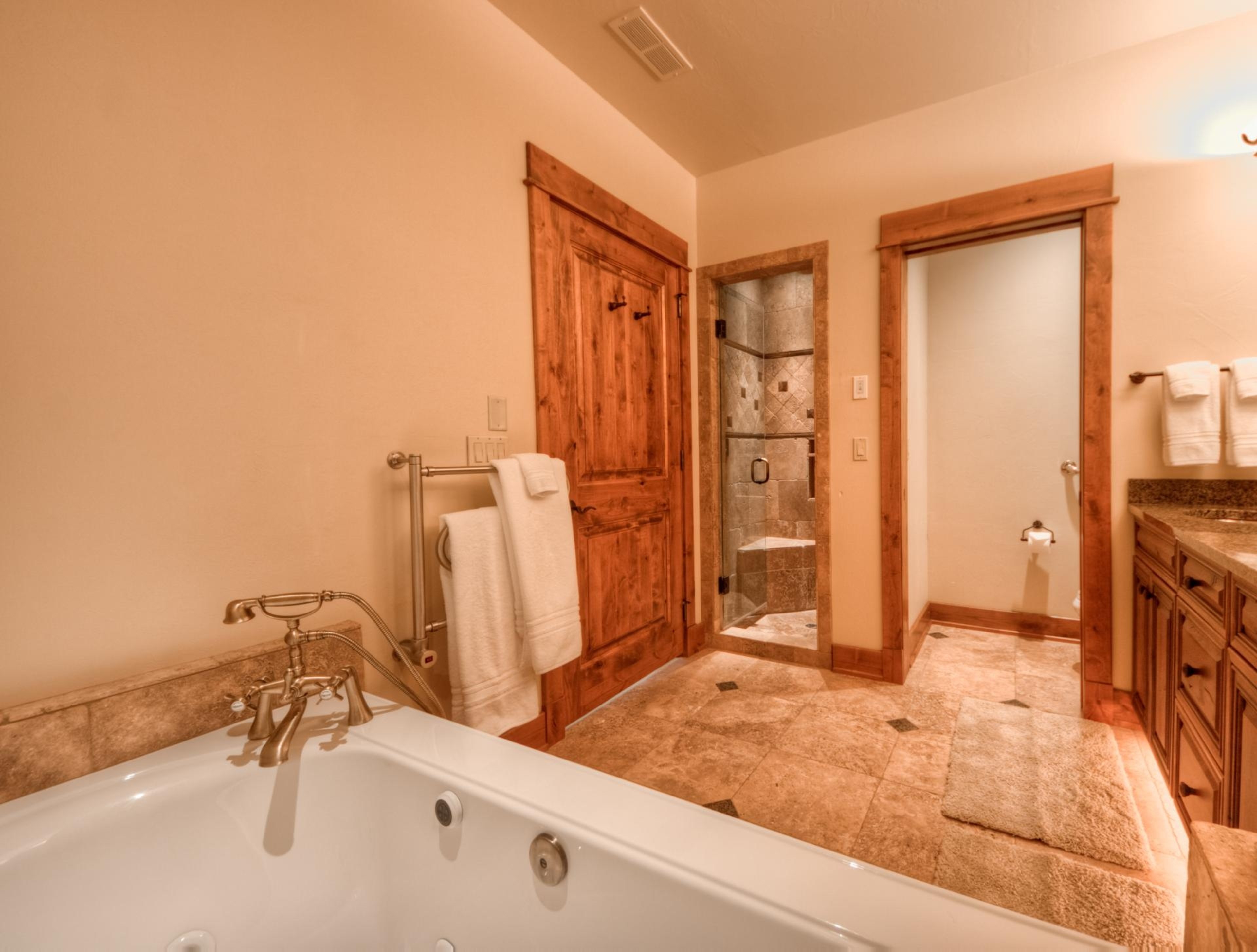 Cowboy Heaven Luxury Suites | Unit 2B - 19