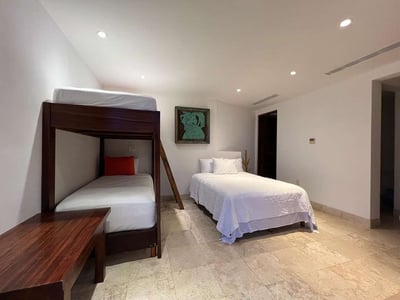 Luxury Villa Photo #25