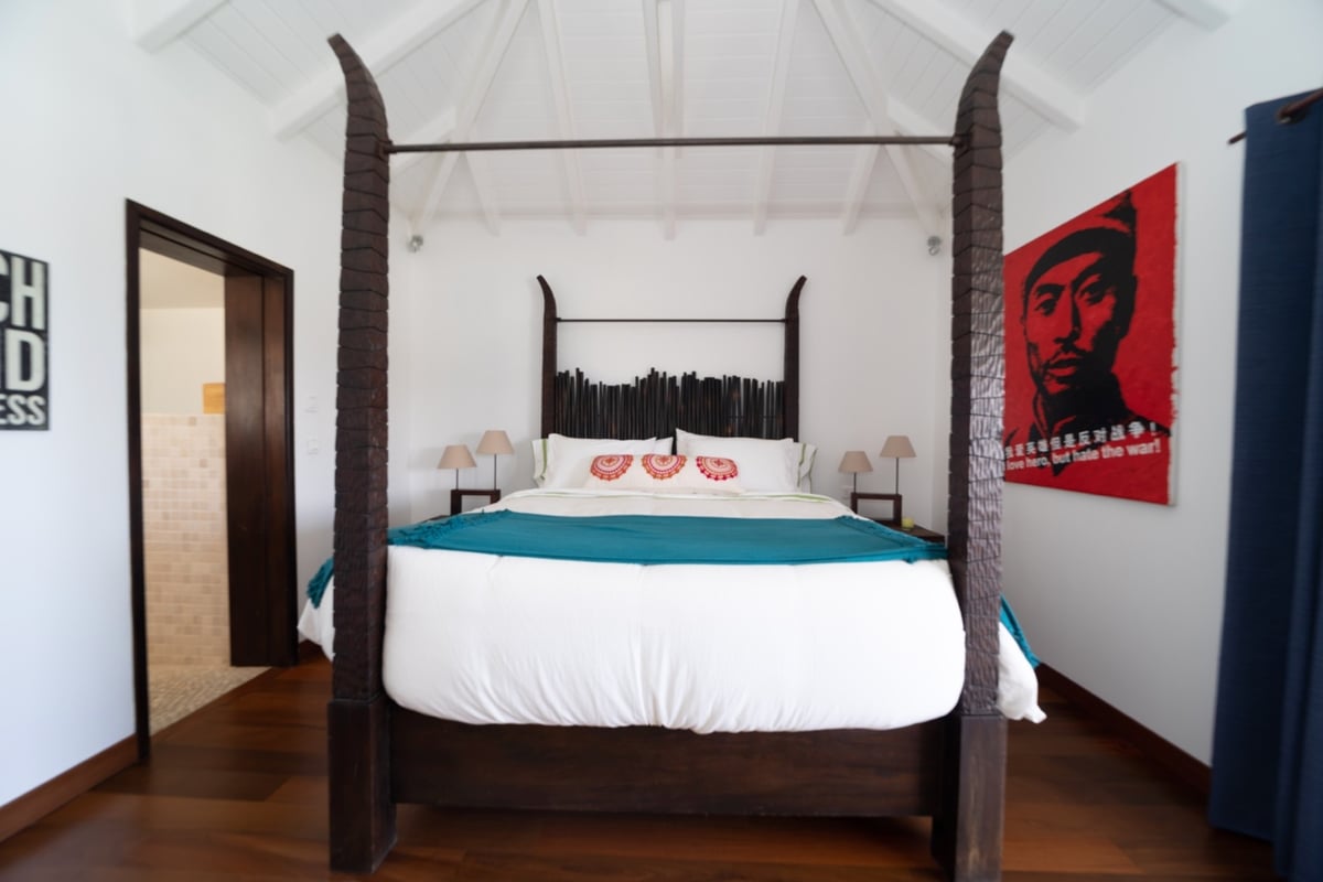 Bedroom 5: Bedroom located at the end of the pool terrace, access to the terrace and parking, 1 Euro - Image 60