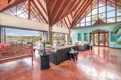 Luxury Villa Photo #25