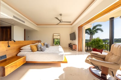 Luxury Villa Photo #18