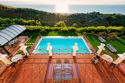 Luxury Villa Photo #10