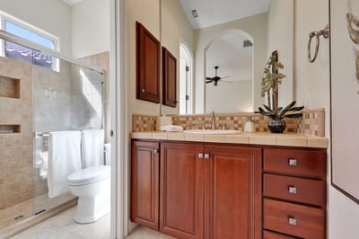 Guest bedroom 3 en suite bath