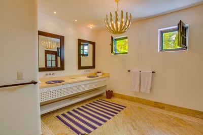 Luxury Villa Photo #37