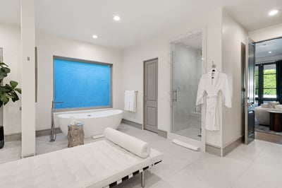 Luxury Villa Photo #26