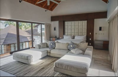 Luxury Villa Photo #34