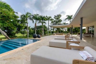 Luxury Villa Photo #3