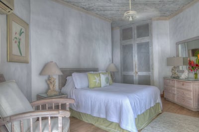 Luxury Villa Photo #13
