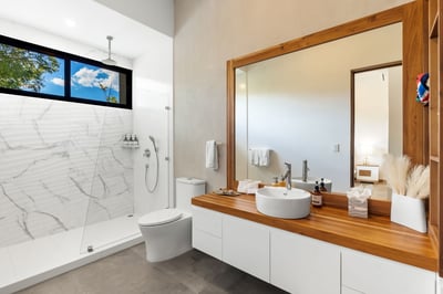 Main House – Primary 2 Private Ensuite