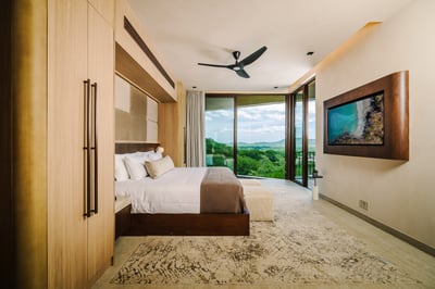 Master Suite 1: King Bed, TV, AC