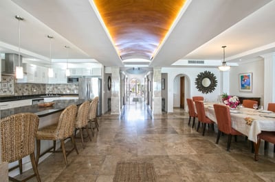 Luxury Villa Photo #15
