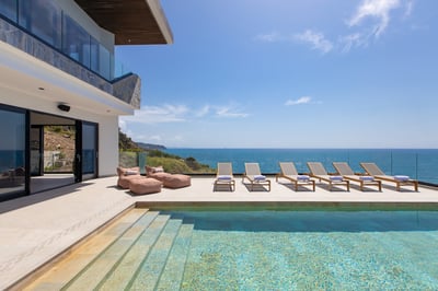Luxury Villa Photo #11
