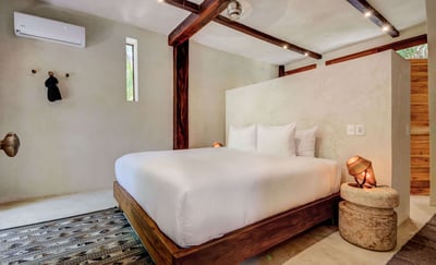 Luxury Villa Photo #18
