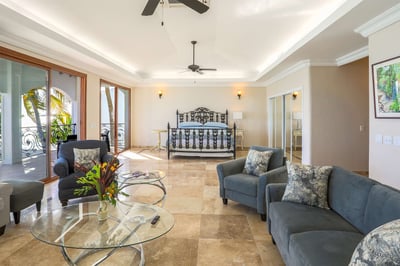 Luxury Villa Photo #25