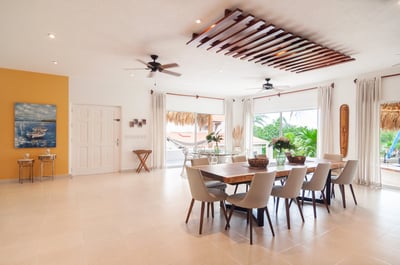 Luxury Villa Photo #17