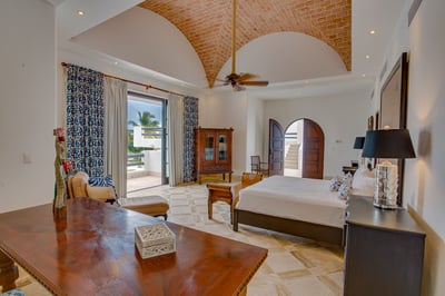Luxury Villa Photo #30