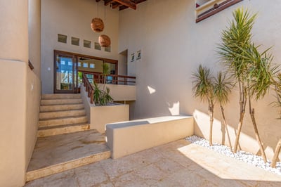 Luxury Villa Photo #15