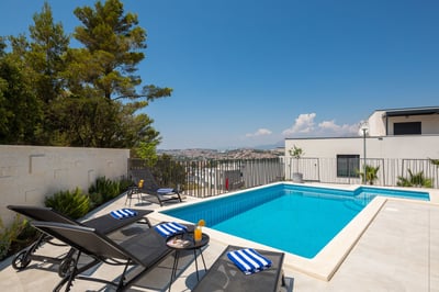 Luxury Villa Photo #17