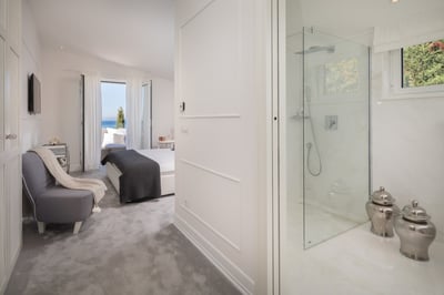 Luxury Villa Photo #27