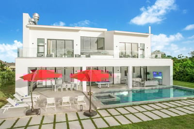 Luxury Villa Photo #2