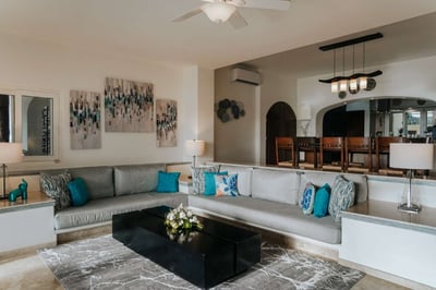 Luxury Villa Photo #23