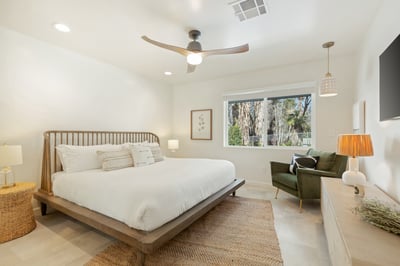 Serpentine: Guest bedroom eight on the first floor with King bed and shares a bathroom with Turquois