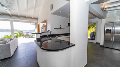 Kitchen: Fully equipped kitchen. Electric oven, gas stove, microwave, refrigerator, mixer, centrifug