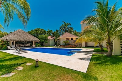 Luxury Villa Photo #5