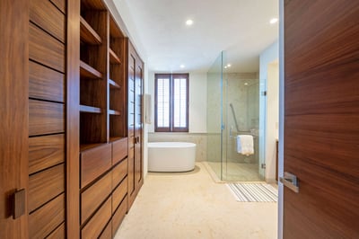Luxury Villa Photo #30