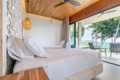 Luxury Villa Photo #46