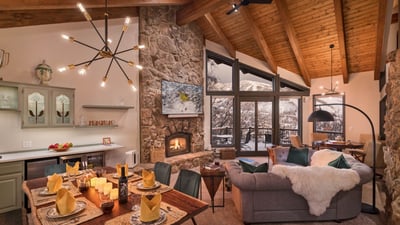 Glacier Lodge East - great room