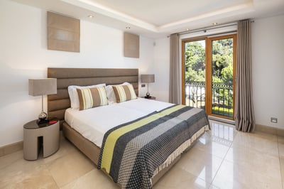 Luxury Villa Photo #18