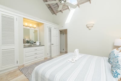 Luxury Villa Photo #30