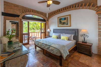 Luxury Villa Photo #39