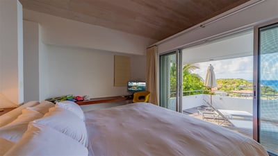 Luxury Villa Photo #43
