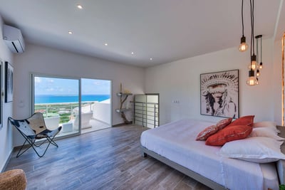 Luxury Villa Photo #16