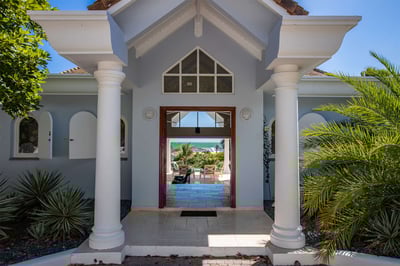 Luxury Villa Photo #9