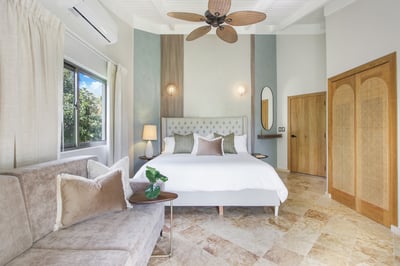 Luxury Villa Photo #29