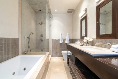 Luxury Villa Photo #9
