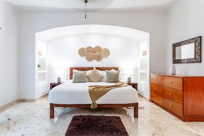 Luxury Villa Photo #11